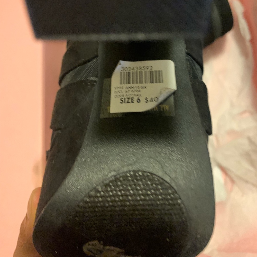Black Pump Heel